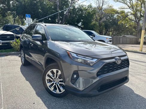 Used 2022 Toyota RAV4 XLE Premium FWD image 4