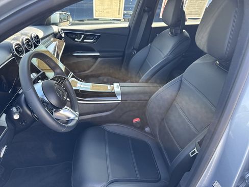 Used 2025 Mercedes-Benz GLC 300 4MATIC image 9
