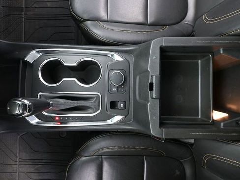 Used 2020 Chevrolet Traverse LT w/ Driver Confidence II Package AWD/4WD image 35