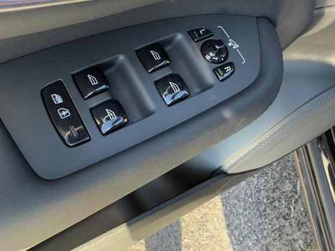 Certified 2025 Volvo XC90 B6 Plus image 15