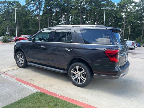 Used 2024 Ford Expedition Limited AWD/4WD image 4