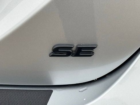 Used 2023 Toyota Camry SE image 9