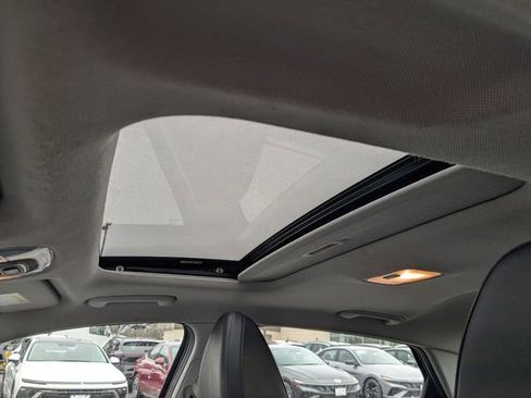 Used 2024 Hyundai Elantra Limited image 18