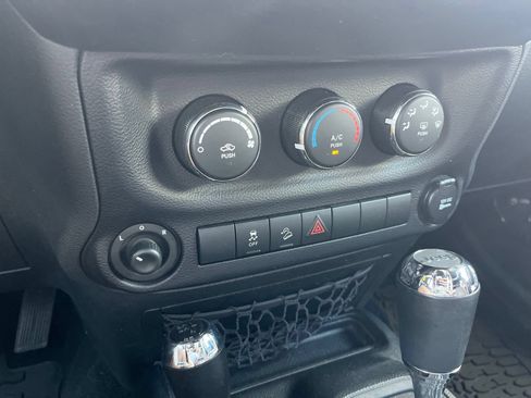 Used 2017 Jeep Wrangler Unlimited Sport w/ Quick Order Package 24S AWD/4WD image 20
