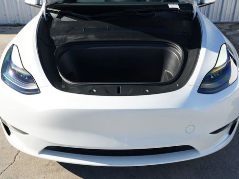 Used 2023 Tesla Model Y Performance image 8