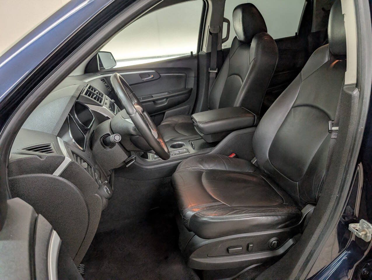 Used 2012 Chevrolet Traverse LT FWD image 7