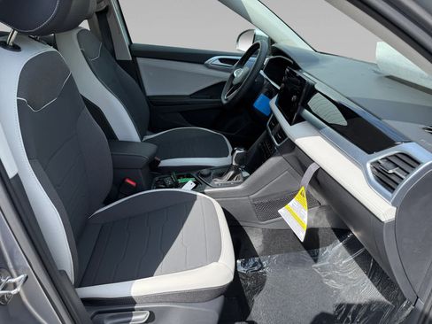 New 2025 Volkswagen Taos SE image 9