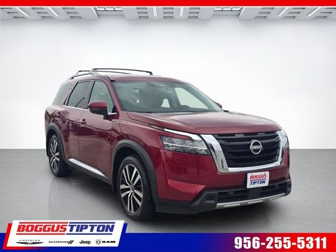 Used 2024 Nissan Pathfinder Platinum FWD image 1