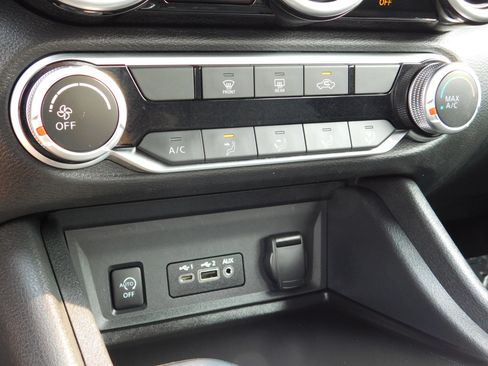 Used 2024 Nissan Sentra SV FWD image 21