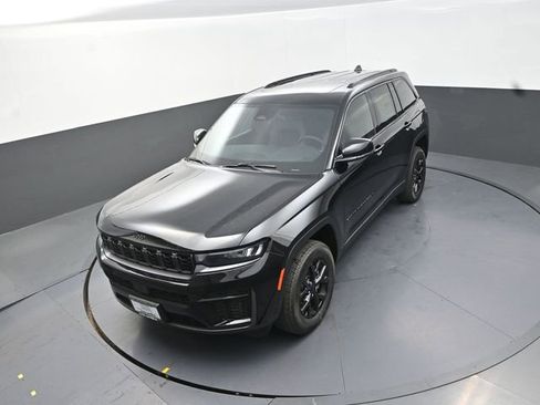 New 2026 Jeep Grand Cherokee Altitude AWD/4WD image 14