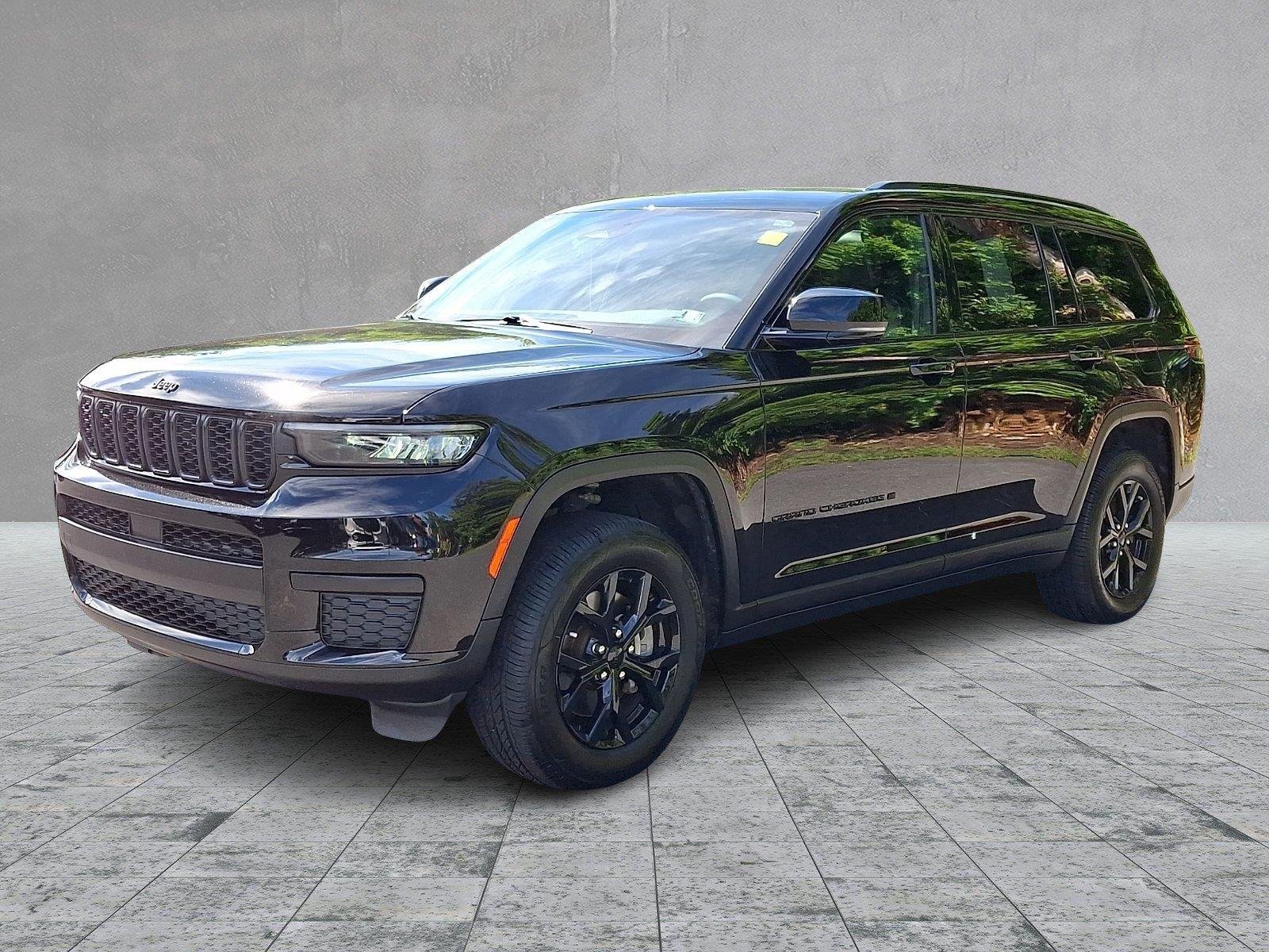 Used 2024 Jeep Grand Cherokee L Altitude AWD/4WD image 3
