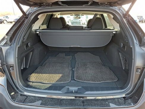 Used 2023 Subaru Outback Premium image 29