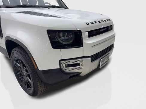 Used 2025 Land Rover Defender 110 S image 17