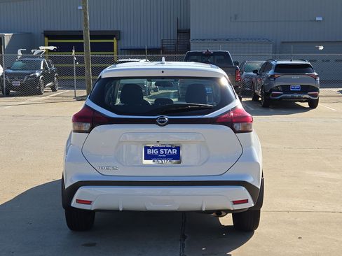 Used 2024 Nissan Kicks S FWD image 5