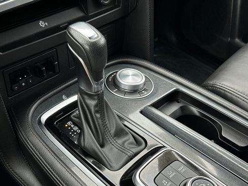 Used 2024 Nissan Armada SV image 25