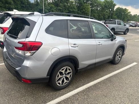Used 2019 Subaru Forester Premium AWD/4WD image 4