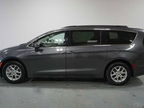Used 2022 Chrysler Pacifica Touring-L image 3