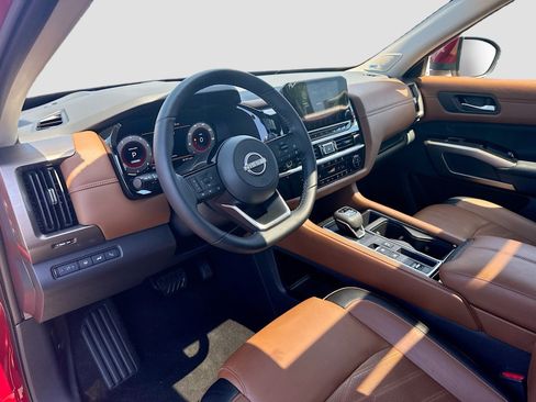 Used 2024 Nissan Pathfinder Platinum w/ Cargo Package FWD image 9