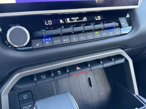 Used 2025 Toyota Sequoia Limited AWD/4WD image 31