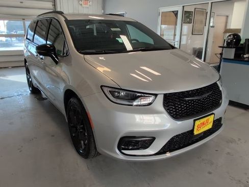 New 2026 Chrysler Pacifica Select w/ S Appearance Package AWD/4WD image 7