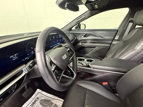 Used 2024 Cadillac Lyriq Luxury AWD/4WD image 7