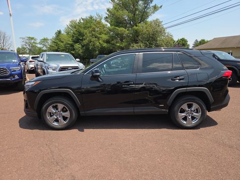 Certified 2024 Toyota RAV4 LE AWD/4WD image 6