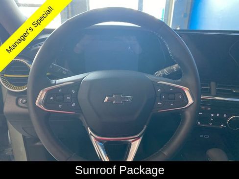 Used 2025 Chevrolet Trax ACTIV w/ Sunroof Package FWD image 5