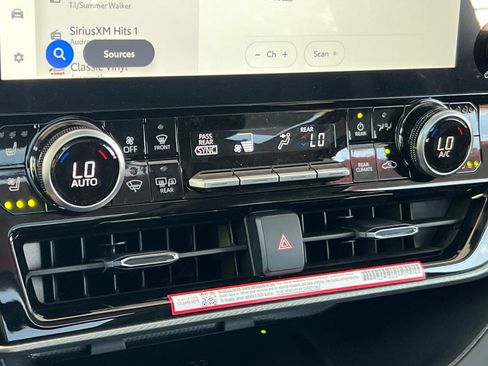 New 2026 Toyota Highlander Platinum AWD/4WD image 24