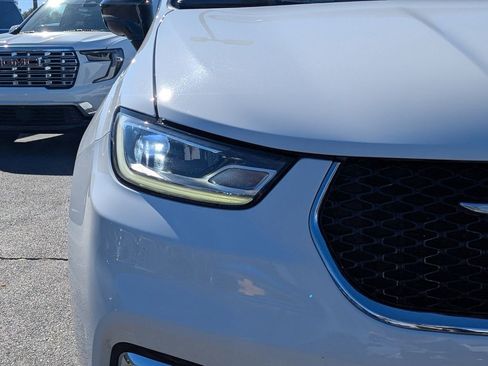 Certified 2024 Chrysler Pacifica Select image 10