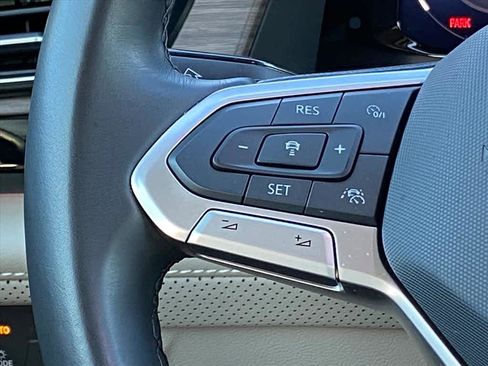 Used 2024 Volkswagen Atlas SEL Premium R-Line image 8