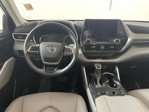 Certified 2025 Toyota Highlander XLE AWD/4WD image 13