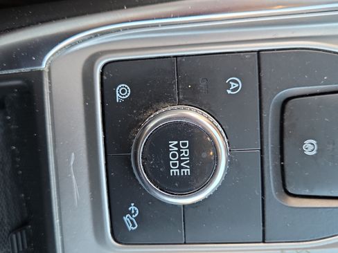 Used 2021 Ford Explorer XLT w/ Equipment Group 202A AWD/4WD image 9