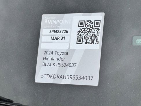 Used 2024 Toyota Highlander LE FWD image 30