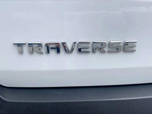 Used 2021 Chevrolet Traverse LT image 10