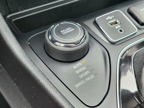 Used 2020 Jeep Cherokee Limited AWD/4WD image 27
