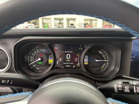 Used 2024 Jeep Wrangler High Altitude AWD/4WD image 22