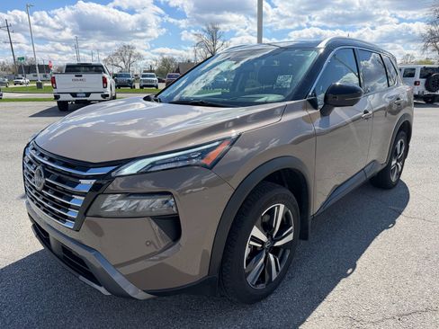 Used 2025 Nissan Rogue SL w/ Tech Package image 9