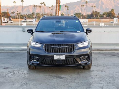 New 2026 Chrysler Pacifica Select w/ S Appearance Package image 3