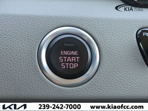 Used 2019 Kia Niro EX image 29