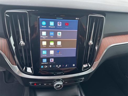 Used 2025 Volvo V60 B5 Cross Country Plus image 21