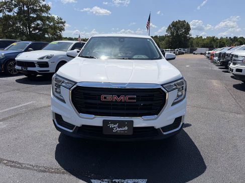 Used 2023 GMC Terrain SLE FWD image 2