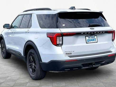 Used 2026 Ford Explorer Active AWD/4WD image 4