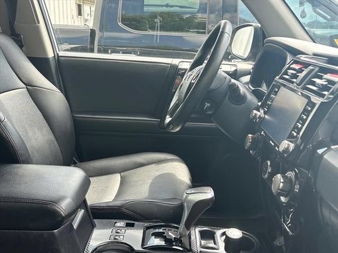 Used 2022 Toyota 4Runner TRD Off-Road Premium AWD/4WD image 19
