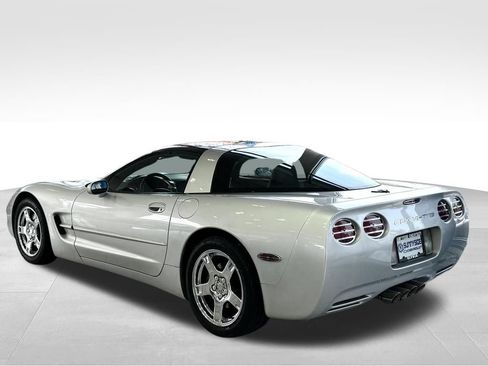Used 1998 Chevrolet Corvette Coupe w/ Memory Pkg RWD image 2