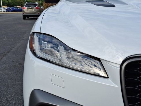 Used 2021 Jaguar F-PACE SVR image 11