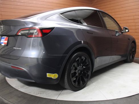 Used 2021 Tesla Model Y Long Range image 6