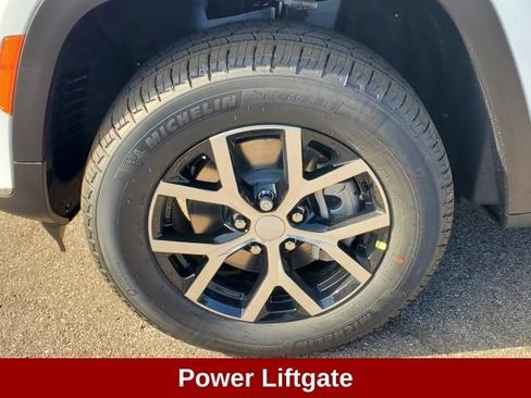 Used 2025 Jeep Grand Cherokee L Limited AWD/4WD image 7