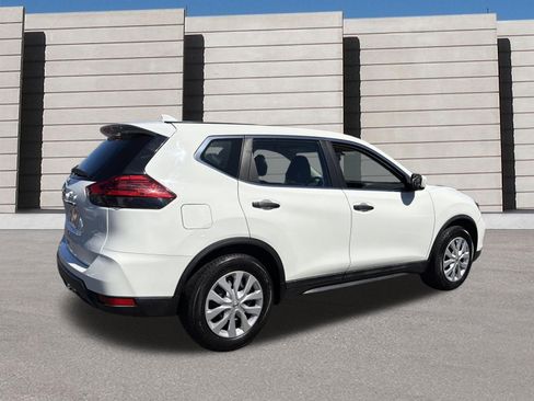 Used 2017 Nissan Rogue S FWD image 5