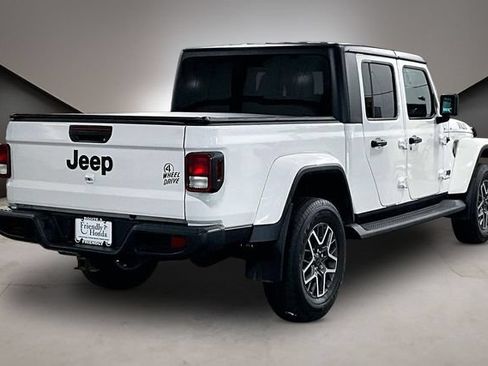 Used 2023 Jeep Gladiator Sport AWD/4WD image 6