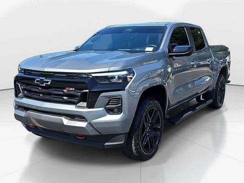 Used 2024 Chevrolet Colorado Z71 w/ Z71 Convenience Package 2 AWD/4WD image 9